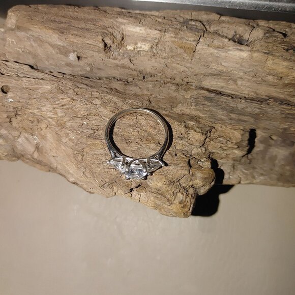 Jeulia Engagement 925 Sterling Silver Ring Round Pear Shaped Three Stone Size 9 - Picture 7 of 14